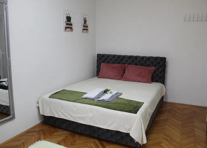 Zara Lux B * 크라구예바츠